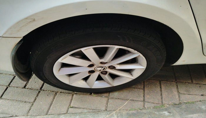 2015 Skoda Superb ELEGANCE 2.0 TDI CR AT, Diesel, Automatic, 97,826 km, tyre