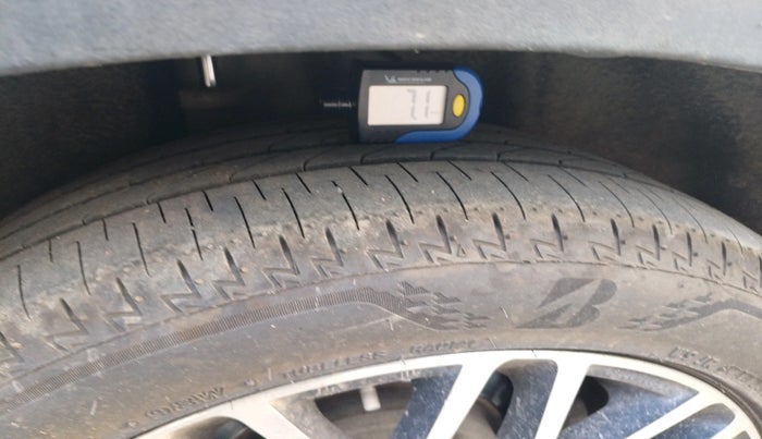 2012 BMW X1 sDrive20d, Diesel, Automatic, 1,29,996 km, tyre