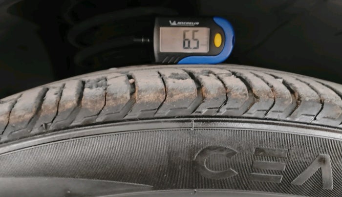 2011 BMW 3 Series 320d, Diesel, Automatic, 1,10,314 km, tyre