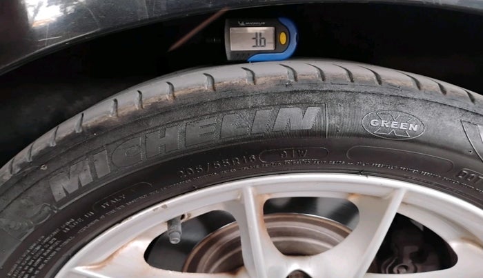 2011 BMW 3 Series 320d, Diesel, Automatic, 1,10,314 km, tyre