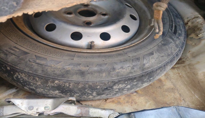 2020 Maruti Dzire LXI, Petrol, Manual, 1,56,752 km, tyre