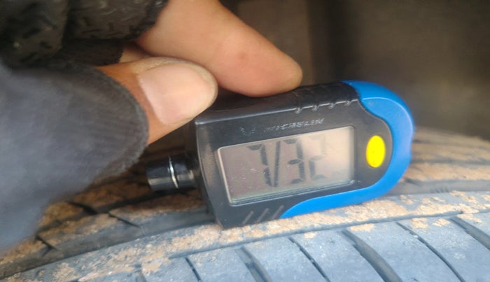 2017 Volkswagen Ameo HIGHLINE1.2L PLUS 16 ALLOY, Petrol, Manual, 86,082 km, tyre