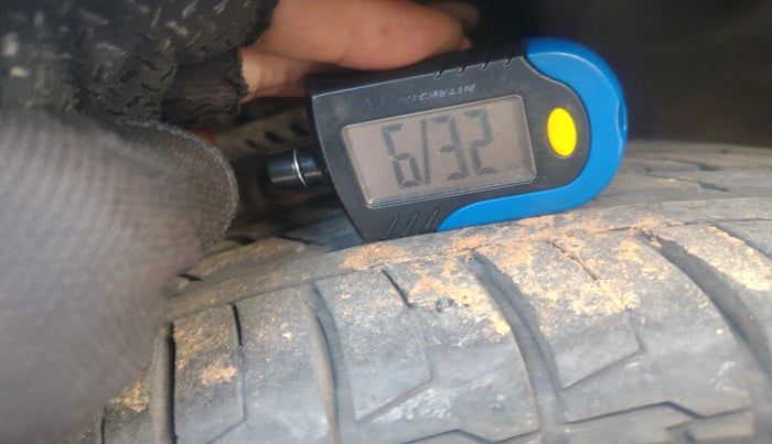 2017 Volkswagen Ameo HIGHLINE1.2L PLUS 16 ALLOY, Petrol, Manual, 86,082 km, tyre