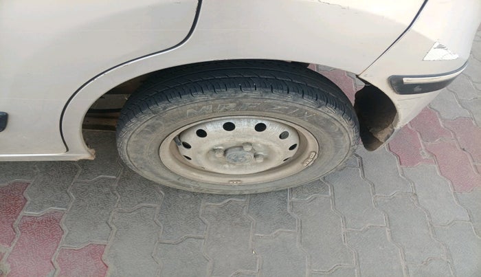 2018 Maruti Wagon R 1.0 LXI CNG, CNG, Manual, 1,08,575 km, tyre