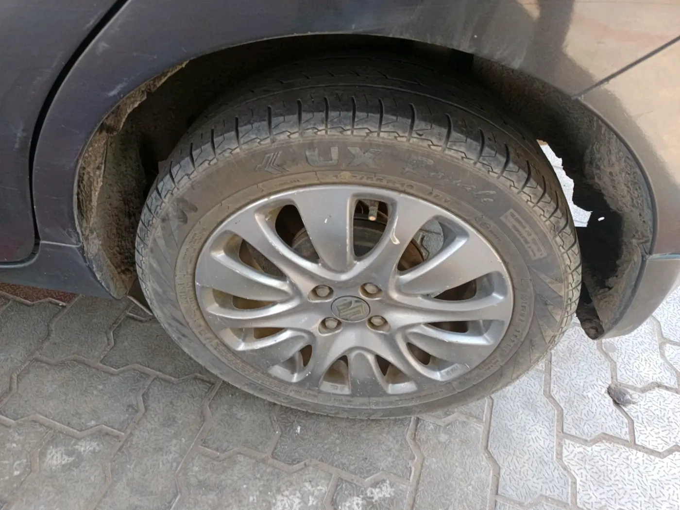 2016 Maruti Baleno ZETA DIESEL 1.3, Diesel, Manual, 2,83,622 km, tyre