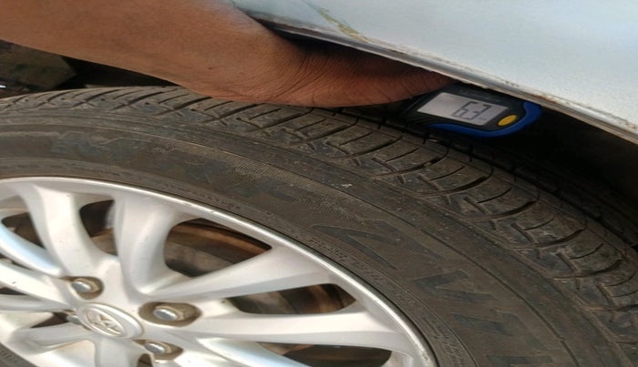 2011 Toyota Etios VX, CNG, Manual, 1,75,917 km, tyre