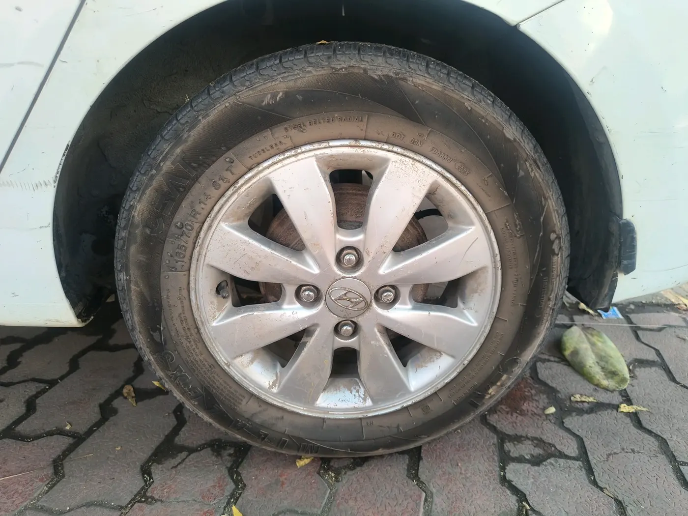 2014 Hyundai Xcent SX 1.2 (O), CNG, Manual, 1,31,550 km, tyre
