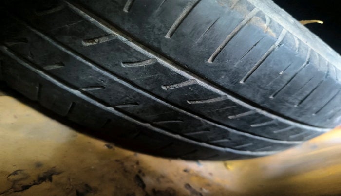 2014 Hyundai Xcent SX 1.2 (O), CNG, Manual, 1,31,550 km, tyre