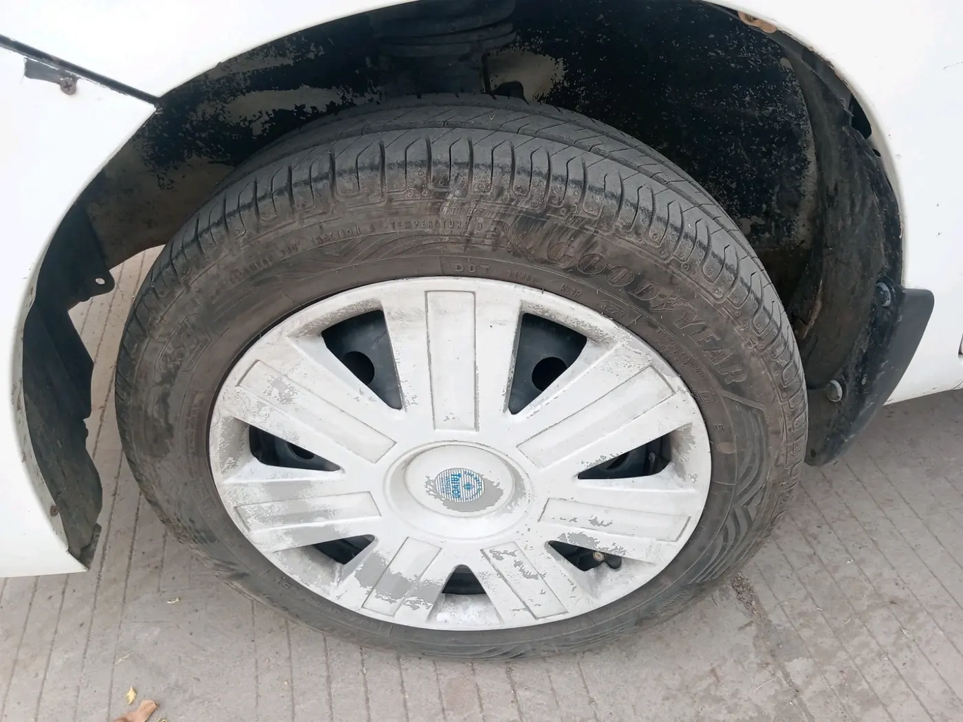 2015 Maruti Wagon R 1.0 VXI, CNG, Manual, 95,638 km, tyre
