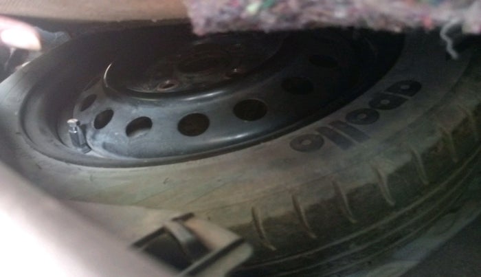 2015 Maruti Wagon R 1.0 VXI, CNG, Manual, 95,638 km, tyre