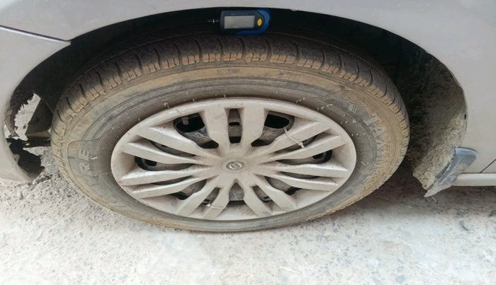 2013 Volkswagen Vento COMFORTLINE 1.6, CNG, Manual, 1,45,508 km, tyre