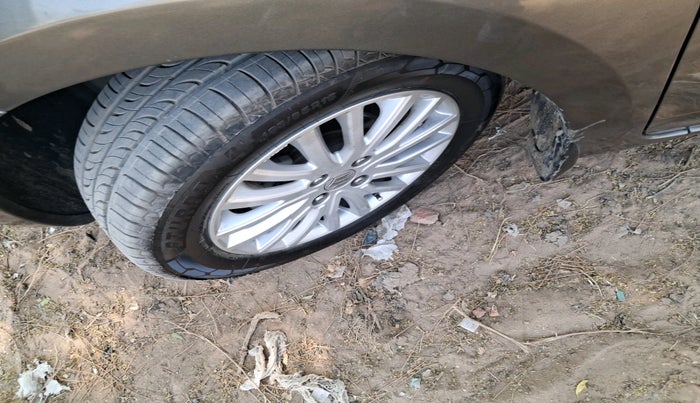 2019 Maruti Dzire ZXI, Petrol, Manual, 2,51,486 km, tyre