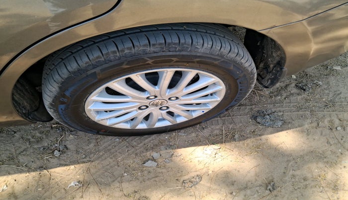 2019 Maruti Dzire ZXI, Petrol, Manual, 2,51,486 km, tyre