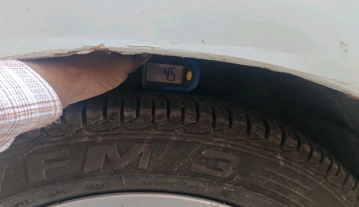 2011 Hyundai i10 ERA 1.1, Petrol, Manual, 1,07,992 km, tyre