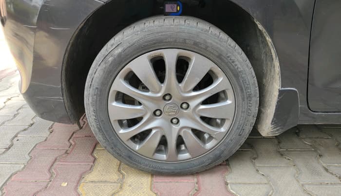 2016 Maruti Baleno ZETA PETROL 1.2, Petrol, Manual, 1,13,502 km, tyre