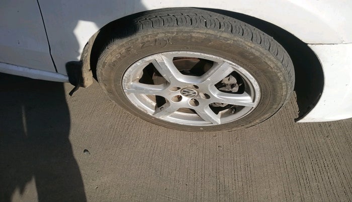 2013 Volkswagen Vento HIGHLINE 1.6 MPI, Petrol, Manual, 1,49,015 km, tyre