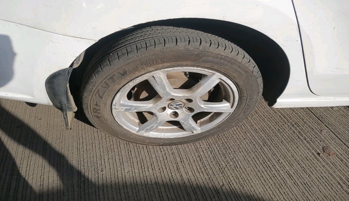 2013 Volkswagen Vento HIGHLINE 1.6 MPI, Petrol, Manual, 1,49,015 km, tyre