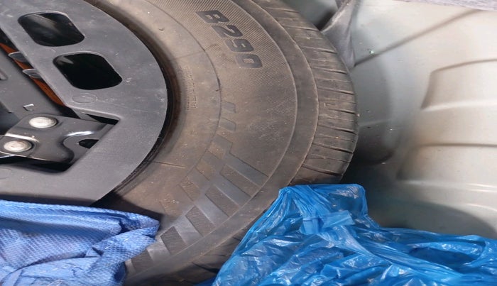 2016 Mahindra Kuv100 K8 6 STR, Petrol, Manual, 41,296 km, tyre