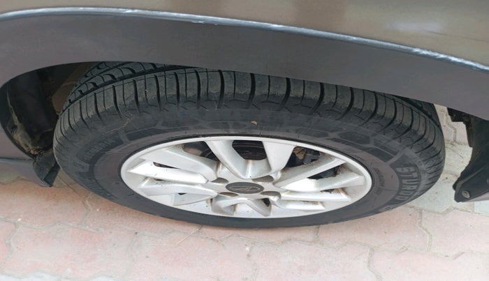 2016 Mahindra Kuv100 K8 6 STR, Petrol, Manual, 41,296 km, tyre