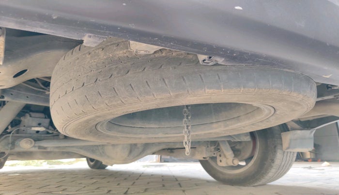 2016 Toyota Innova Crysta 2.4 ZX 7 STR, Diesel, Manual, 1,69,245 km, tyre