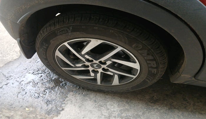 2024 Mahindra XUV 3XO AX5 1.2 L TCMPFi, Petrol, Manual, 9,424 km, tyre