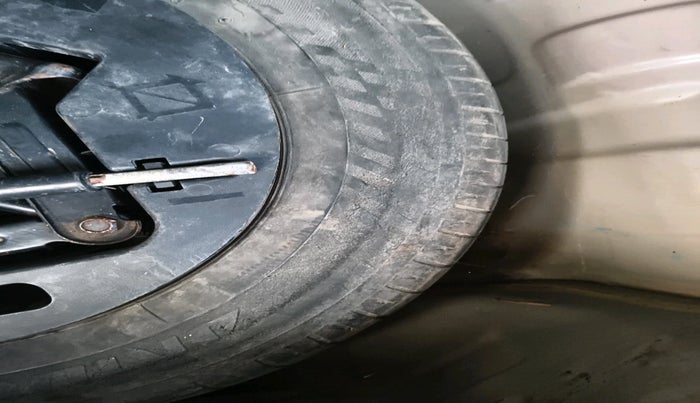 2016 Mahindra Kuv100 K8 6 STR, Petrol, Manual, 89,672 km, tyre