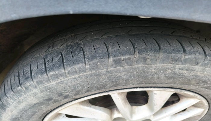 2016 Mahindra Kuv100 K8 6 STR, Petrol, Manual, 89,672 km, tyre