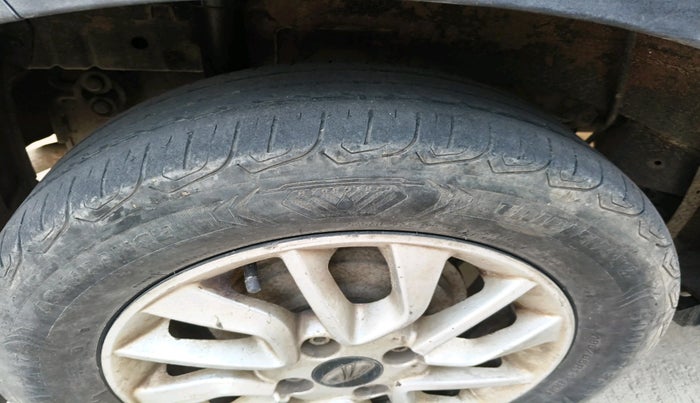 2016 Mahindra Kuv100 K8 6 STR, Petrol, Manual, 89,672 km, tyre