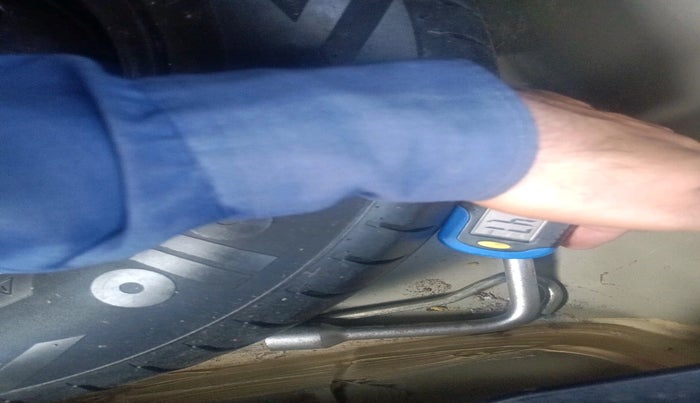 2012 Maruti Swift Dzire VDI, Diesel, Manual, 1,12,574 km, tyre