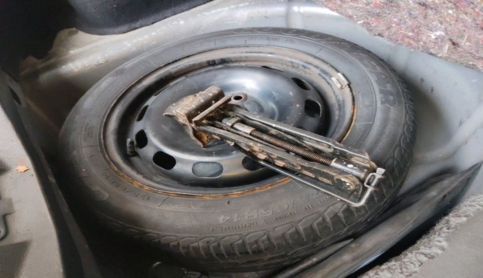 2013 Ford Figo ZXI 1.2 PETROL, Petrol, Manual, 65,926 km, tyre