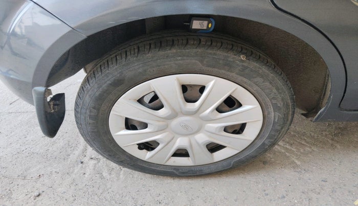 2013 Ford Figo ZXI 1.2 PETROL, Petrol, Manual, 65,926 km, tyre