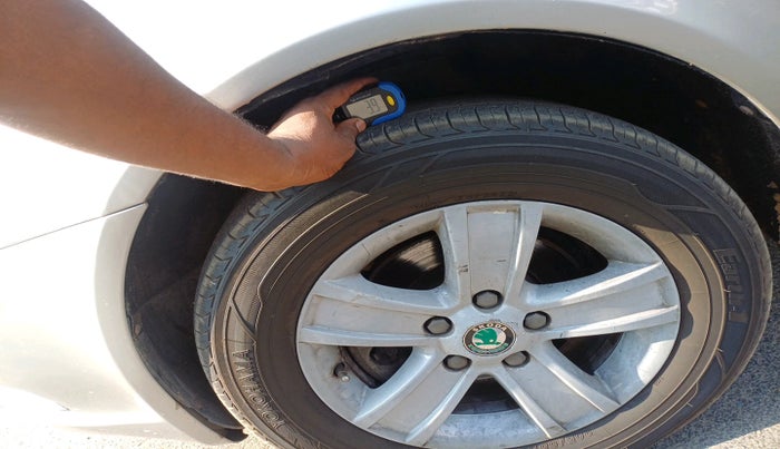 2010 Skoda Laura AMBIENTE 1.9 TDI MT, Diesel, Manual, 1,88,259 km, tyre