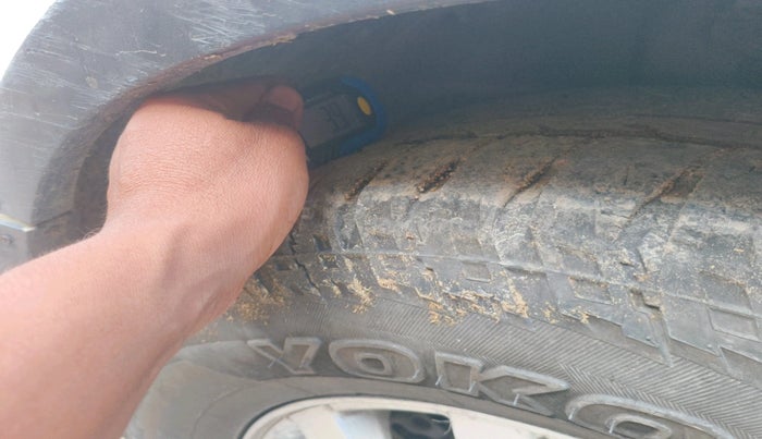 2018 Mahindra XUV500 W9, Diesel, Manual, 1,95,343 km, tyre