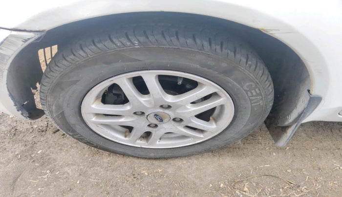 2010 Ford Fiesta SXI 1.4 DIESEL ABS, Diesel, Manual, 2,05,863 km, tyre