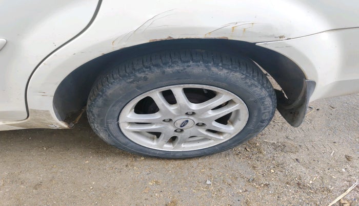 2010 Ford Fiesta SXI 1.4 DIESEL ABS, Diesel, Manual, 2,05,863 km, tyre