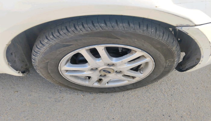 2010 Ford Fiesta SXI 1.4 DIESEL ABS, Diesel, Manual, 2,05,863 km, tyre