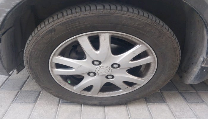 2015 Honda Brio VX MT, Petrol, Manual, 1,25,202 km, tyre