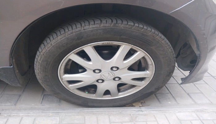 2015 Honda Brio VX MT, Petrol, Manual, 1,25,202 km, tyre