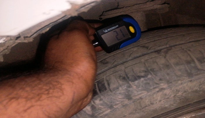 2011 Toyota Etios G, Petrol, Manual, 1,00,560 km, tyre