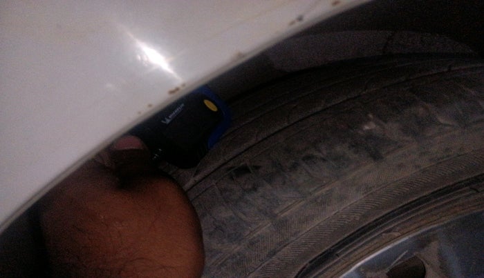 2011 Toyota Etios G, Petrol, Manual, 1,00,560 km, tyre