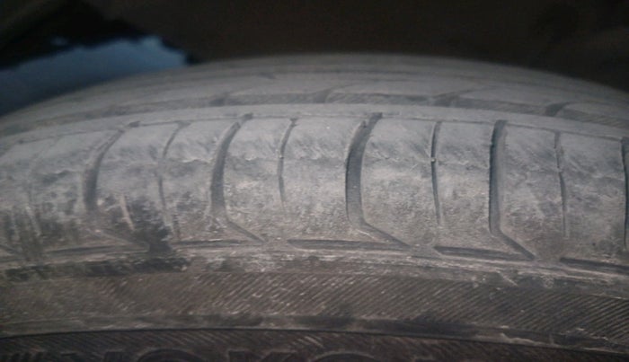 2013 Hyundai i10 MAGNA 1.2, Petrol, Manual, 1,08,433 km, tyre