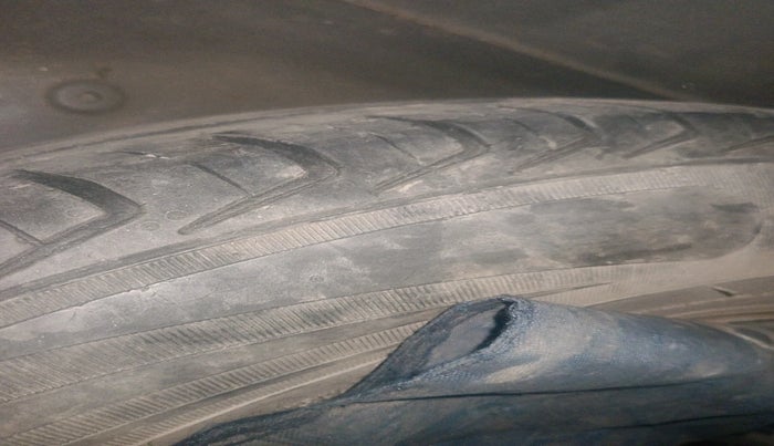 2013 Hyundai i10 MAGNA 1.2, Petrol, Manual, 1,08,433 km, tyre