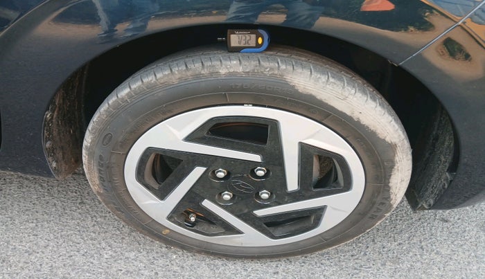 2025 Hyundai GRAND I10 NIOS SPORTZ AMT 1.2 KAPPA VTVT, Petrol, Automatic, 1,841 km, tyre