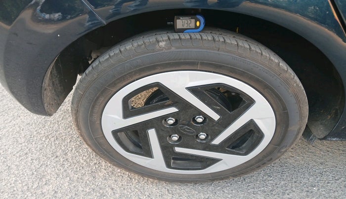 2025 Hyundai GRAND I10 NIOS SPORTZ AMT 1.2 KAPPA VTVT, Petrol, Automatic, 1,841 km, tyre