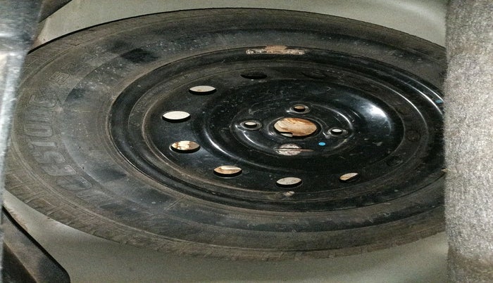 2015 Maruti Swift VDI, Diesel, Manual, 1,18,553 km, tyre