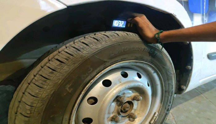 2017 Maruti Wagon R 1.0 LXI CNG, CNG, Manual, 1,36,549 km, tyre