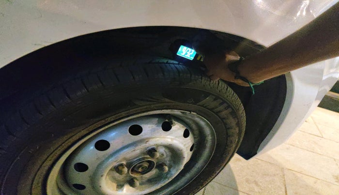 2017 Maruti Wagon R 1.0 LXI CNG, CNG, Manual, 1,36,549 km, tyre