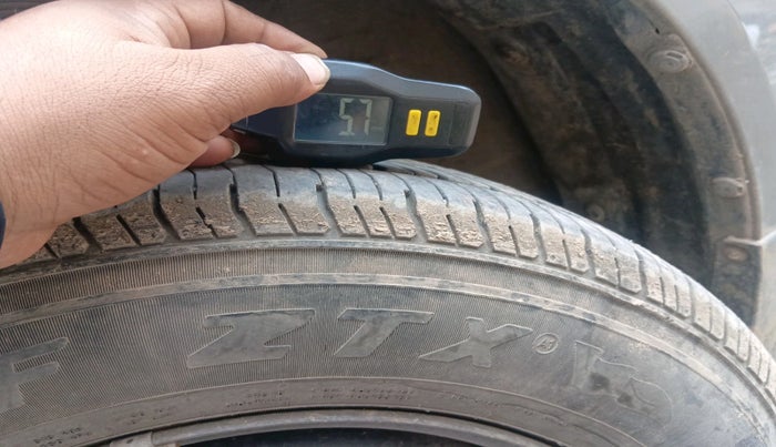 2013 Maruti Swift Dzire VXI, CNG, Manual, 1,26,880 km, tyre