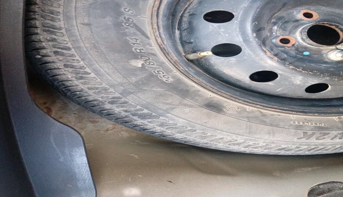 2013 Maruti Swift Dzire VXI, CNG, Manual, 1,26,880 km, tyre