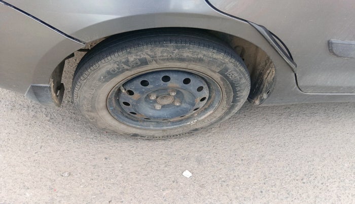 2013 Maruti Swift Dzire VXI, CNG, Manual, 1,26,880 km, tyre